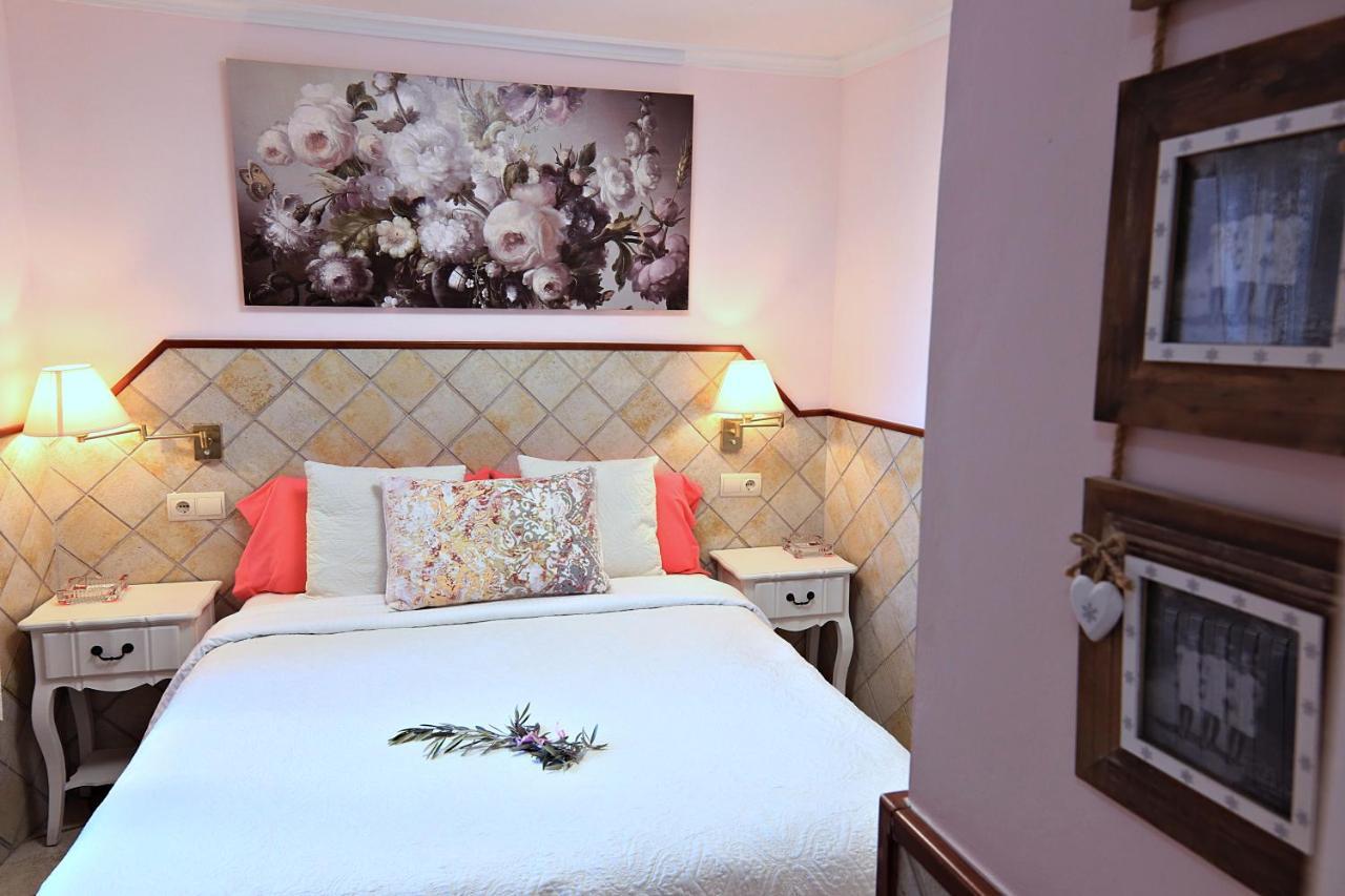 Estudios Casa Lola De Talarn ภายนอก รูปภาพ